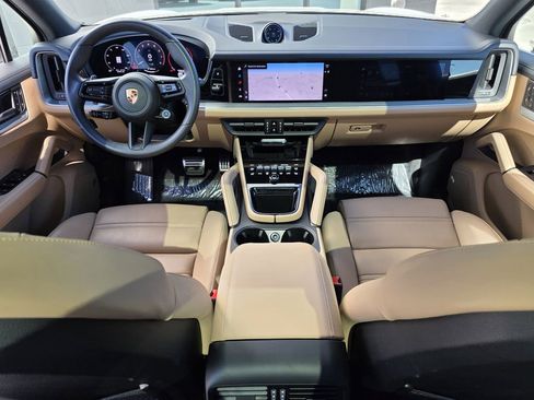Used 2025 Porsche Cayenne S image 17