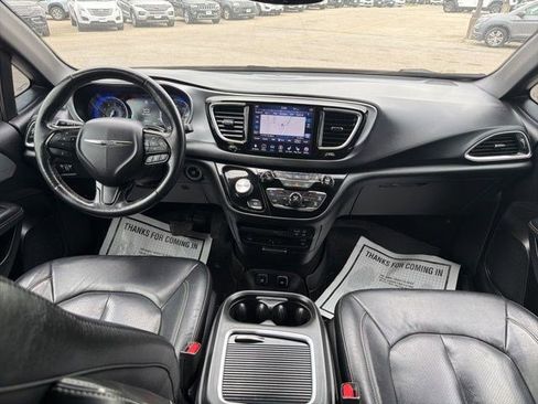 Used 2019 Chrysler Pacifica Touring-L Plus w/ Advanced Safetytec Group FWD image 22