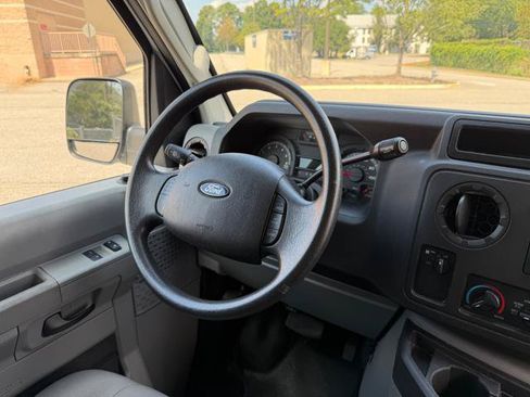 Used 2013 Ford E-250 and Econoline 250 w/ PWR Group RWD image 12