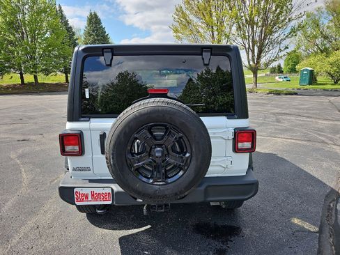 Used 2023 Jeep Wrangler Unlimited Sport AWD/4WD image 5