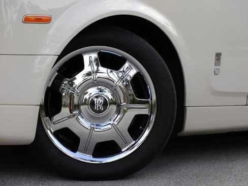Used 2011 Rolls-Royce Phantom Sedan RWD image 43