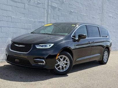 Used 2024 Chrysler Pacifica Touring-L