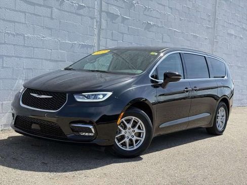 Used 2024 Chrysler Pacifica Touring-L FWD image 1