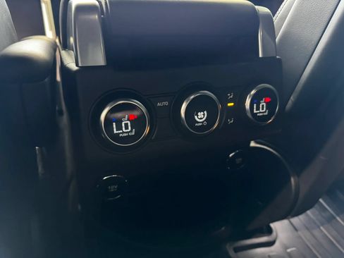 Used 2018 Land Rover Discovery HSE Luxury AWD/4WD image 18