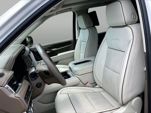 Used 2023 GMC Yukon Denali w/ Denali Reserve Package AWD/4WD image 8