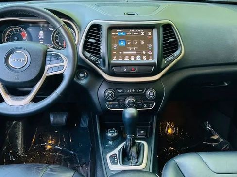 Used 2018 Jeep Cherokee Limited AWD/4WD image 11