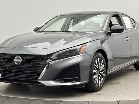 Used 2024 Nissan Altima 2.5 SV image 8