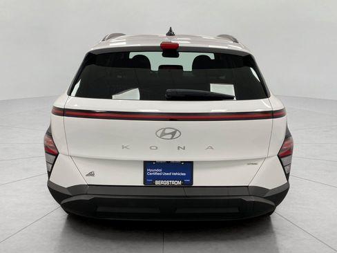 Certified 2024 Hyundai Kona SEL AWD/4WD image 4