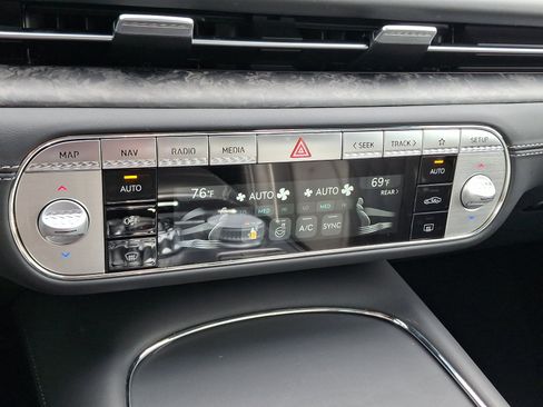 Used 2023 Genesis G90 3.5T image 17