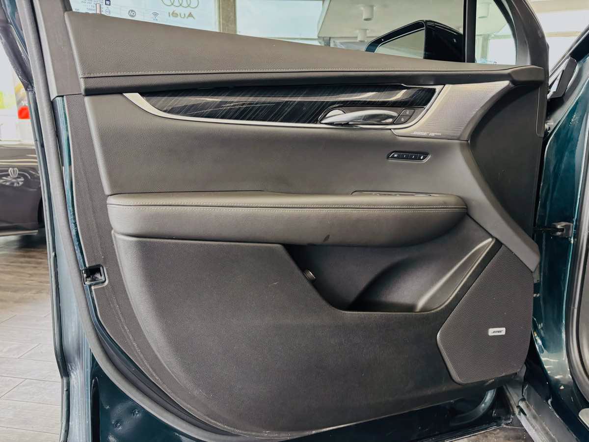 Used 2024 Cadillac XT6 Premium Luxury w/ Technology Package FWD image 35