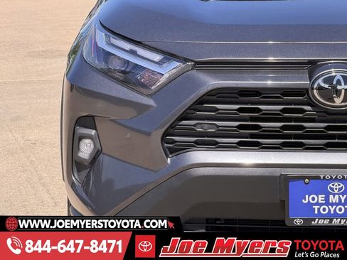 Used 2023 Toyota RAV4 XLE Premium image 5