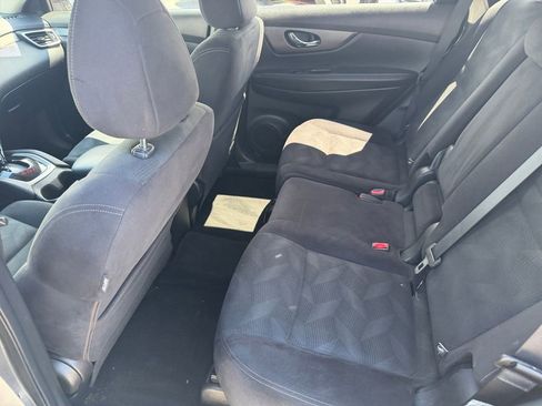 Used 2016 Nissan Rogue S w/ Appearance Package FWD image 9