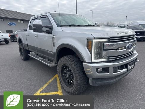 Used 2017 Ford F250 Lariat w/ Chrome Package image 1