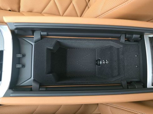 New 2025 BMW 740i xDrive w/ Premium Package image 22