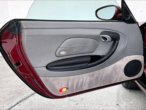 Used 2000 Porsche Boxster RWD image 22