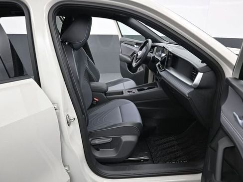 New 2026 Volkswagen Tiguan SE R-Line FWD image 14