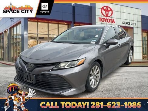 Used 2018 Toyota Camry LE FWD image 1