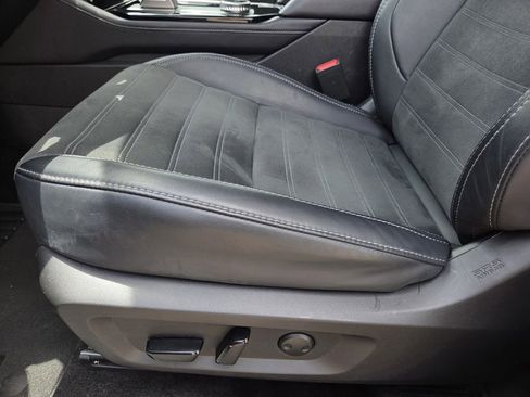 Used 2025 Mitsubishi Outlander SE FWD image 20