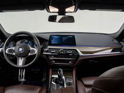 Used 2018 BMW 540i xDrive image 9