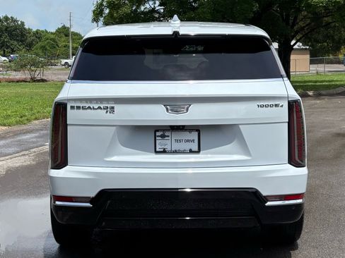 Used 2026 Cadillac Escalade IQ Luxury 2 AWD/4WD image 6