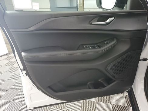 New 2025 Jeep Grand Cherokee Altitude image 28