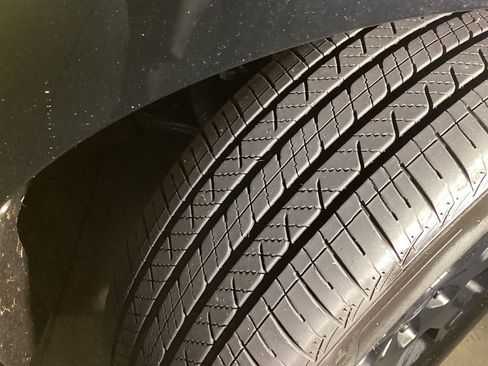 Used 2025 Toyota Sienna XLE Woodland Edition image 8