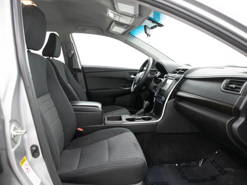 Used 2017 Toyota Camry LE FWD image 11