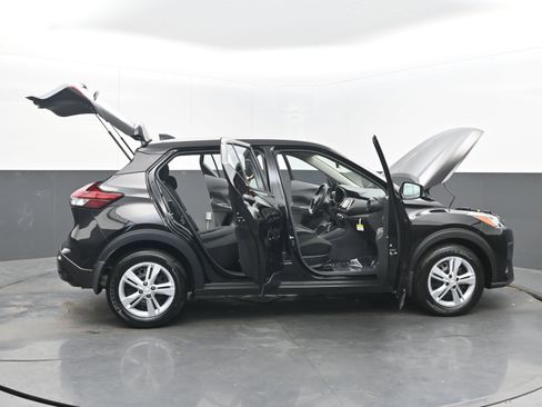 Certified 2025 Nissan Kicks Play S image 43