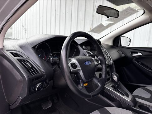 Used 2014 Ford Focus SE w/ SE Sport Package FWD image 11
