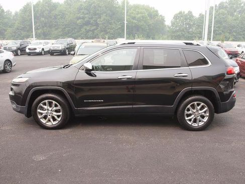 Used 2016 Jeep Cherokee Latitude w/ Cold Weather Group AWD/4WD image 3