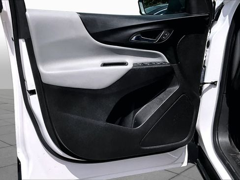 Used 2024 Chevrolet Equinox LS FWD image 26