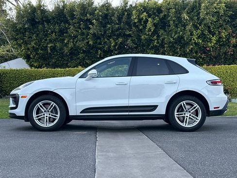 Certified 2025 Porsche Macan image 2
