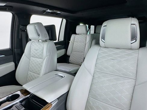 Used 2025 Cadillac Escalade ESV Sport Platinum AWD/4WD image 23