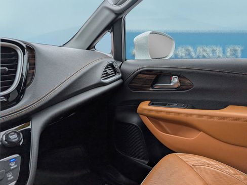 Used 2022 Chrysler Pacifica Pinnacle image 31