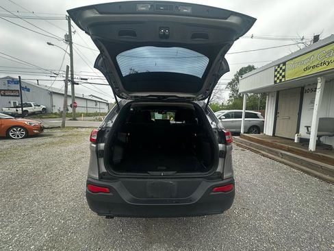 Used 2016 Jeep Cherokee Sport image 13