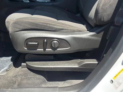 Used 2020 Chevrolet Traverse LT FWD image 18