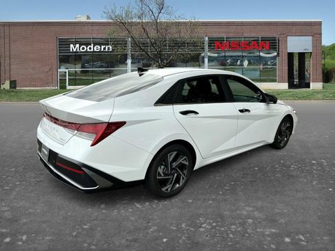Used 2024 Hyundai Elantra Limited FWD image 4