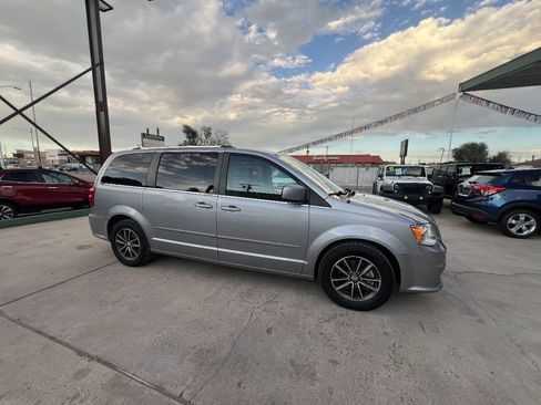 Used 2017 Dodge Grand Caravan SXT FWD image 23