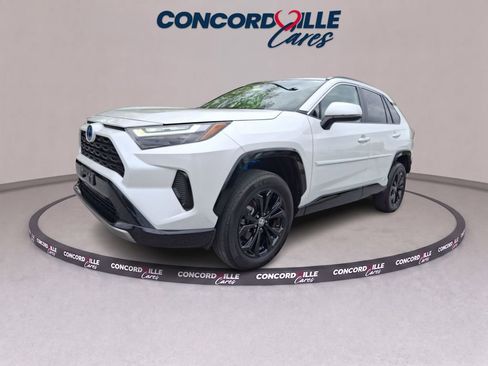 Used 2024 Toyota RAV4 SE w/ Convenience Package AWD/4WD image 3