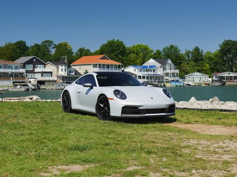 Used 2025 Porsche 911 Carrera T RWD image 2