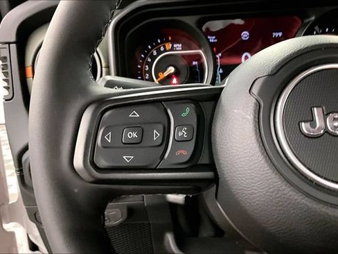 Used 2026 Jeep Gladiator Mojave AWD/4WD image 25