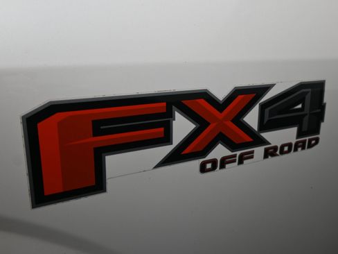 Used 2015 Ford F150 Platinum w/ Equipment Group 701A Luxury image 26