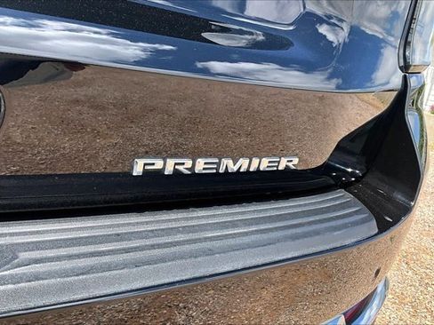 Used 2025 Chevrolet Suburban Premier w/ Sun And Tow Package AWD/4WD image 24