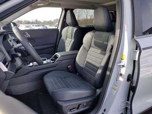 New 2026 Mitsubishi Outlander Trail Edition image 8