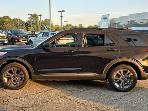 Used 2022 Ford Explorer XLT w/ Equipment Group 202A AWD/4WD image 4