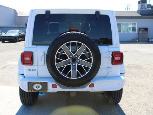 Used 2023 Jeep Wrangler Unlimited Sahara AWD/4WD image 5