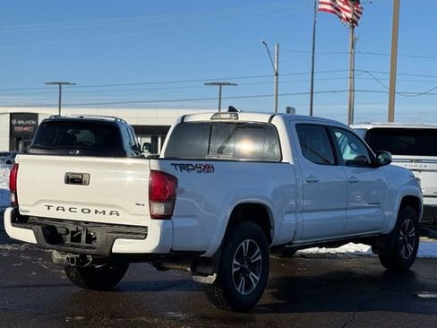Used 2018 Toyota Tacoma TRD Sport image 33