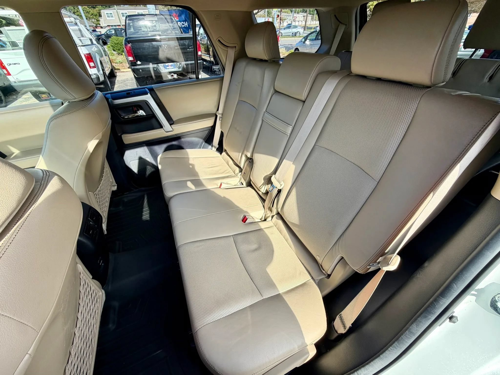 Used 2014 Toyota 4Runner Limited AWD/4WD image 9