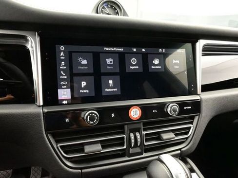 Certified 2025 Porsche Macan AWD/4WD image 10