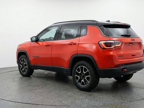 Used 2025 Jeep Compass Trailhawk AWD/4WD image 6